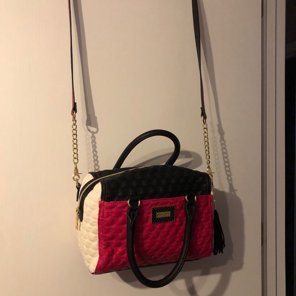 Betsey Johnson handbag! - Picture 2 of 4